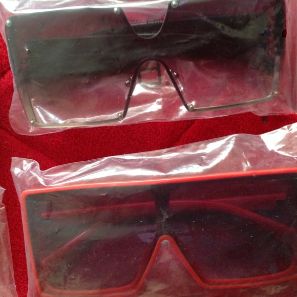 Lot of 21 Pairs of Sun Shades/ Sunglasses - Picture 9 of 12